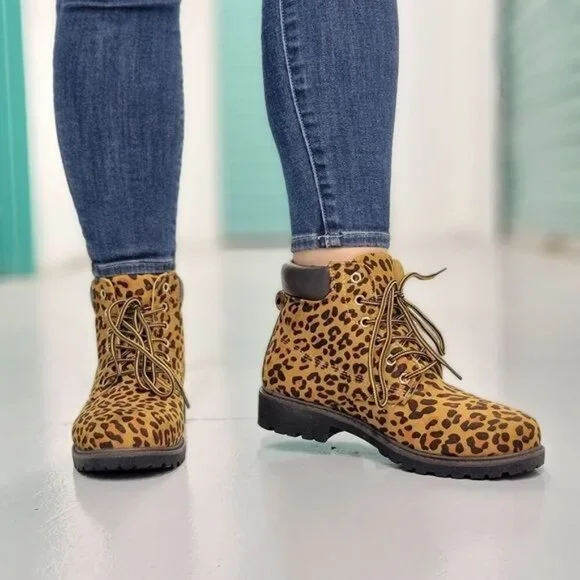 Women's Leopard Combat Lace-up Ankle Boots Low Heel - Picture 4 of 5